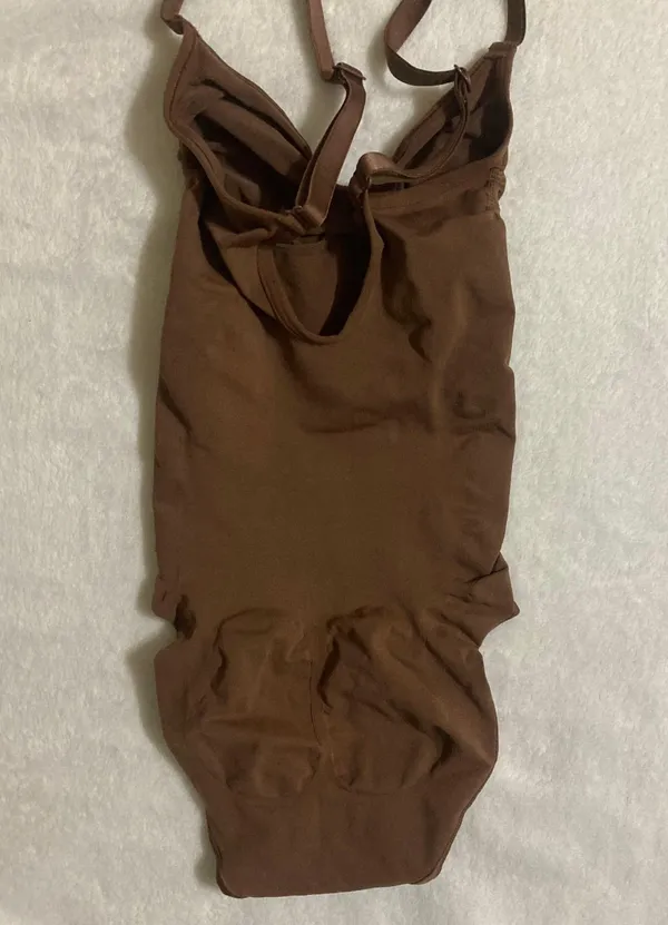 SKIMS Sculpting Bodysuit XS - Image 4