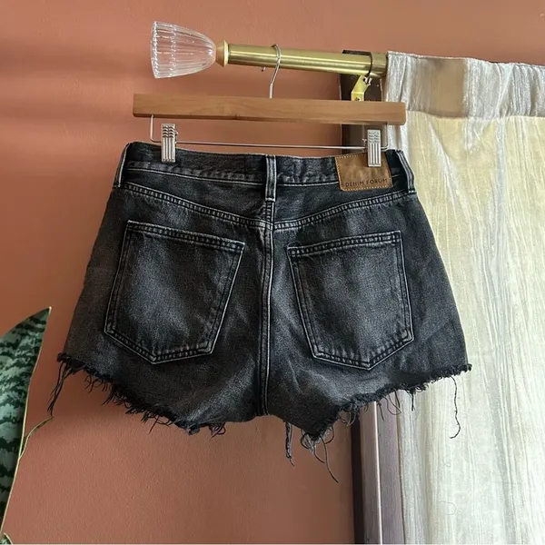 Denim Forum Aritzia The Ex Boyfriend Short Distressed Black 100%‎ Cotton Size 26 - Image 5
