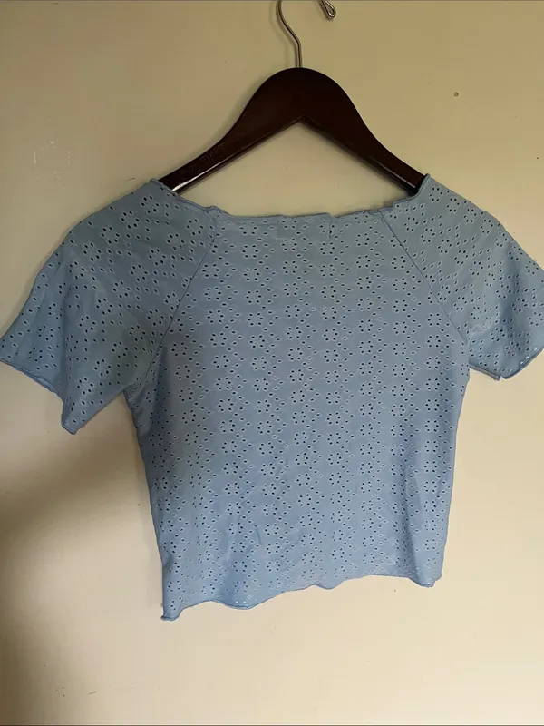 like an angel Powder Blue Eyelet Ruched V-Neck Crop Top - Image 3