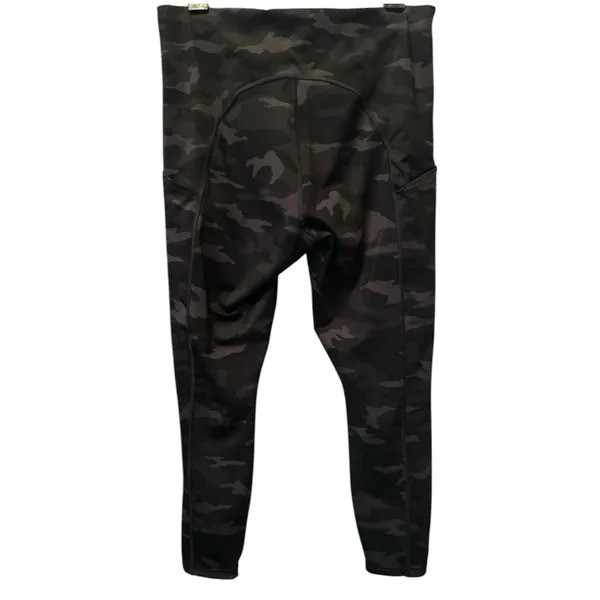 Athleta ultimate camo 7/8 stash pocket - Image 2