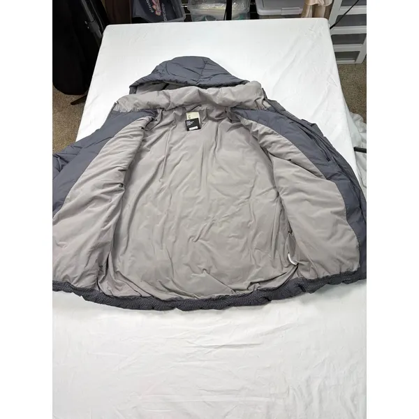 Vuori womens short gray puffer coat with hood. Size XS. winter coat, ski lodge - Image 3
