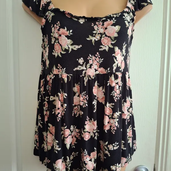 Torrid Sz 1 Floral Black and Pink Women's Top - Image 8
