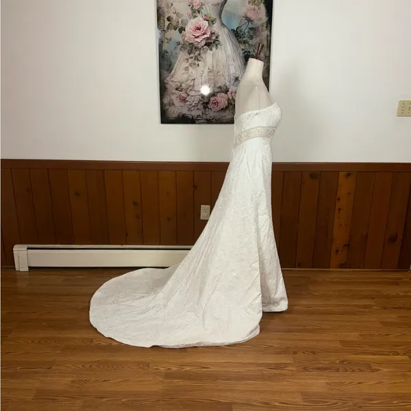 Beautiful Oleg Cassini Strapless Brocade Wedding Gown - Image 5