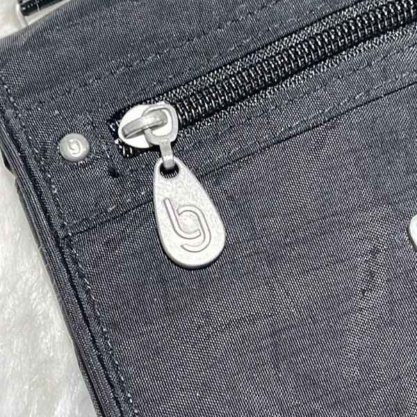 Baggallini Black Small Crossbody Purse B90‎ - Image 5
