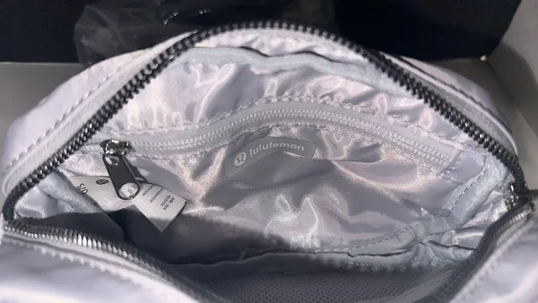 lululemon Everywhere Crossbody Bag 2L  - Image 5
