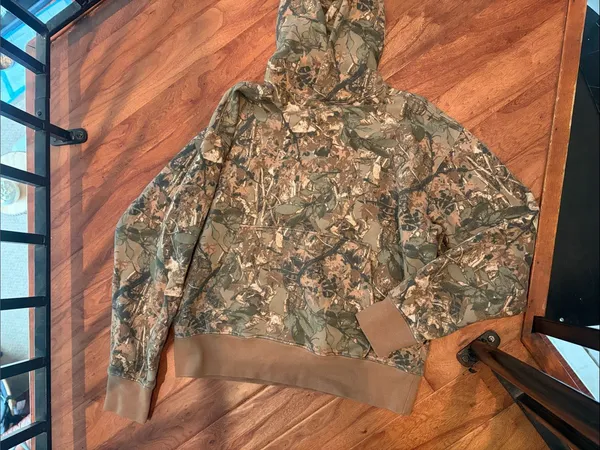American Eagle Oversized Camo Hoodie 
Size Small - Image 2