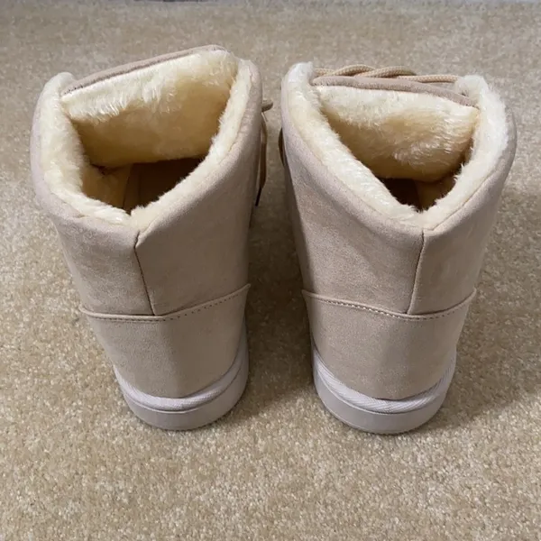 Women’s (or Men’s) Soft Faux Fur Lined Lace Up Boots Tan Size 39 EU NEW - Image 3