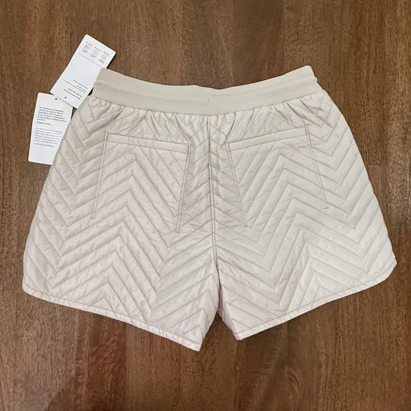 Athleta Apres Ski Short NWT Cream Beige Color size 4 Quilted Puffer - Image 2