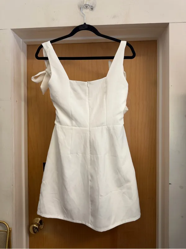 NWT! Lulus Women’s White Bow Strap Mini Dress. Size: Medium - Image 4