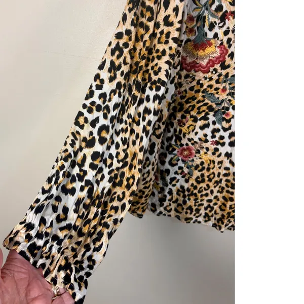 Savanna Jane Leopard Floral Embroidered Blouse Womens L Tan Black Excellent Boho - Image 8
