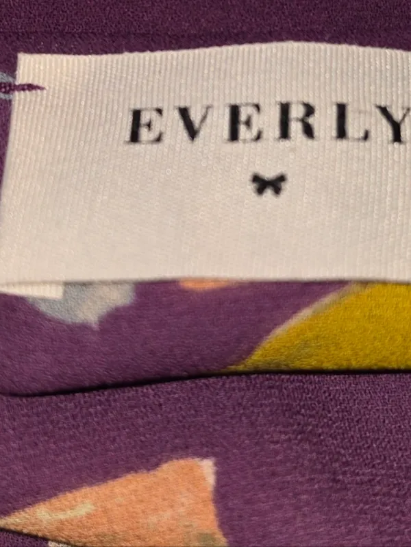 Everly Floral Dress Size Medium - Image 3