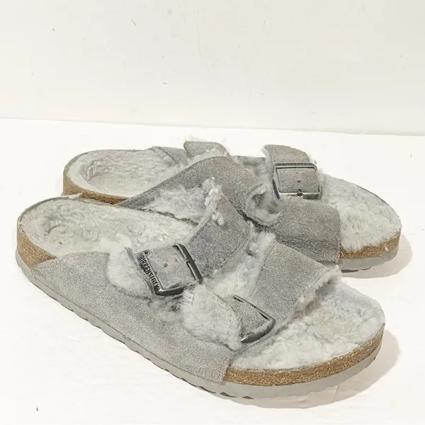 BIRKENSTOCK‎ Arizona Women’s Size 7 Shearling Taupe Grey Suede Buckle Sandal - Image 4