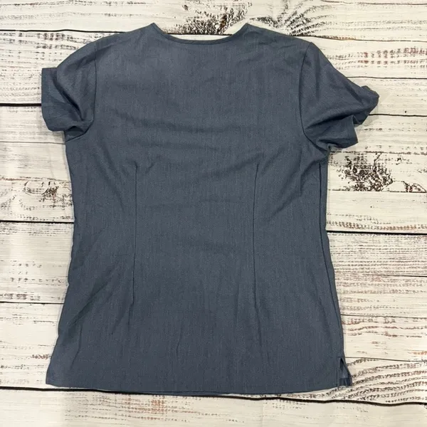 FIGS Casma 3 Pocket Women's V-Neck Scrub‎ Top Gray Small Short Sleeve Workwear - Image 3