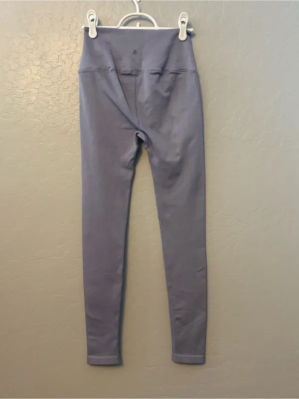 Spiritual Gangster periwinkle blue gray colored leggings size medium large - Image 10