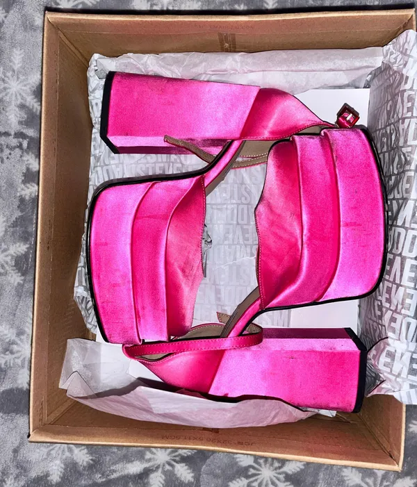 Steve Madden Pink Satin Heels - Image 9