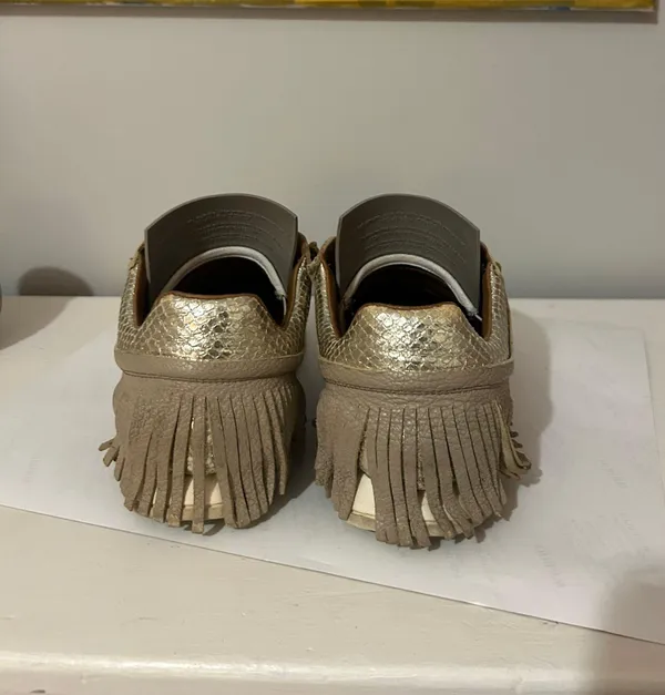 esseutesse Fringe Sneakers Size 9 - Image 5