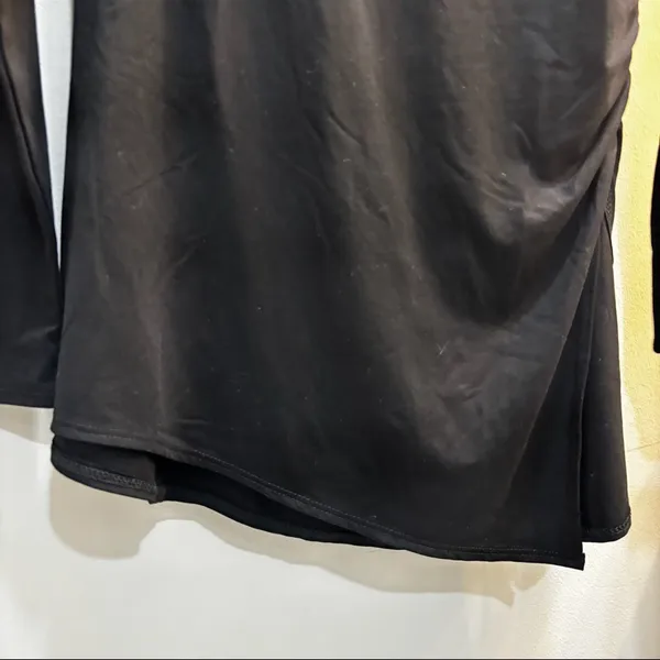 Reformation Margot Long Sleeve Asymmetrical Size M - Image 5