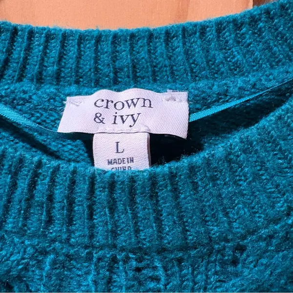 Crown & Ivy ruffle sleeve sweater size L - Image 4