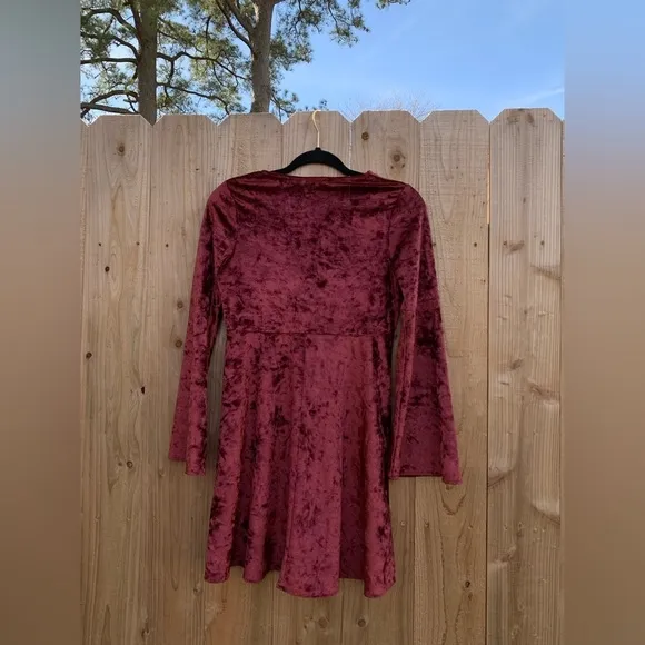 Chloah womens Velvet dress size small Maroon Bell sleeve Soft Spring‎ Summer - Image 6