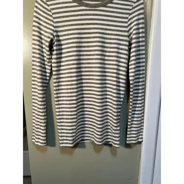 Gap Women's Size XS Long Sleeve Cozy Crewneck T-Shirt Olive Green White Stripes - Image 4