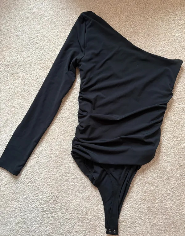 Abercrombie & Fitch Ruched One Sleeve Bodysuit Black - Image 4