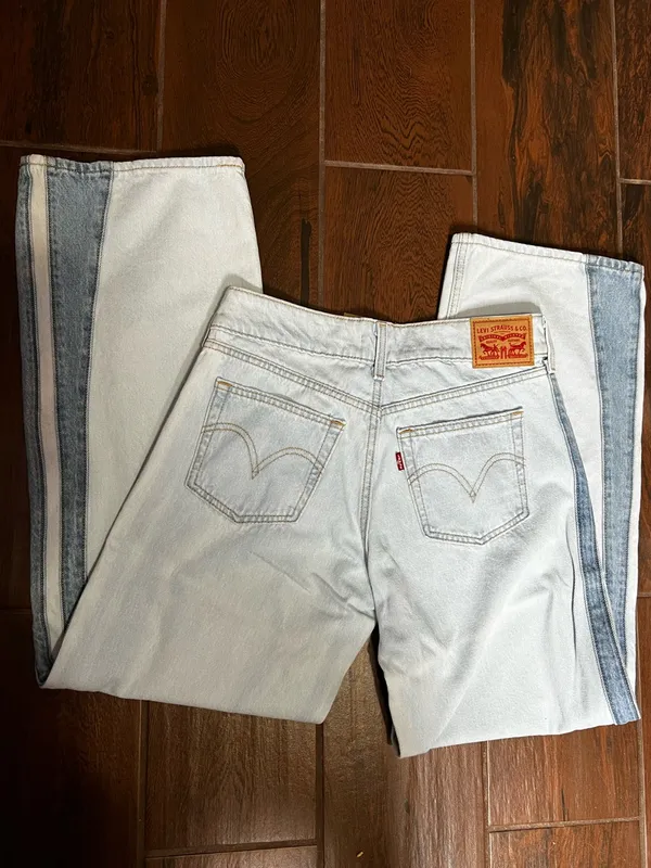 Levi’s Light Wash Denim Jeans Super Low Two Toned Wide Leg High Rise Size 28 - Image 4