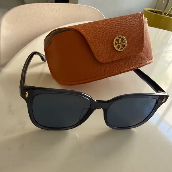 Tory Burch TY7162 Black Square Sunglasses with Gold Logo and Orange Case - Image 6