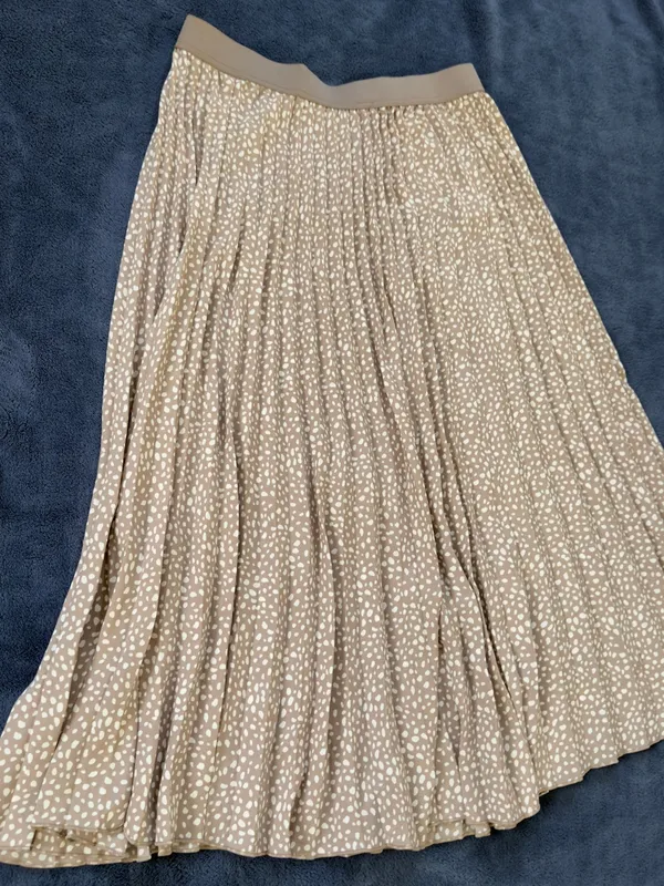 Vince Camuto Beige Micro Dot Pleated Midi Skirt - Image 3