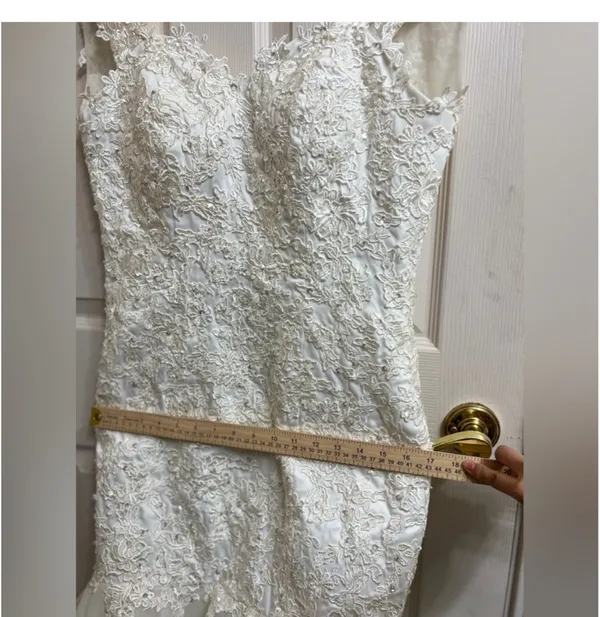 Elegant white wedding dress size S - Image 9