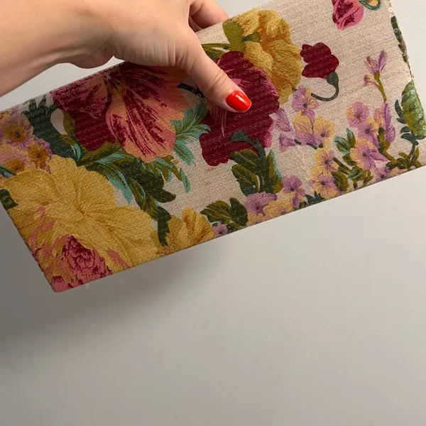 Victorian style Tapestry sequence floral clutch Pink - Image 4