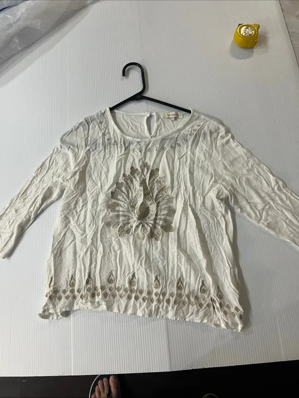Embroidered White Women's Long-Sleeve Boho Top - Image 2