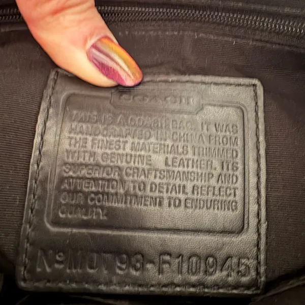 Vintage Coach Mini Soho hobo bag in a black and grey signature C monogram - Image 7