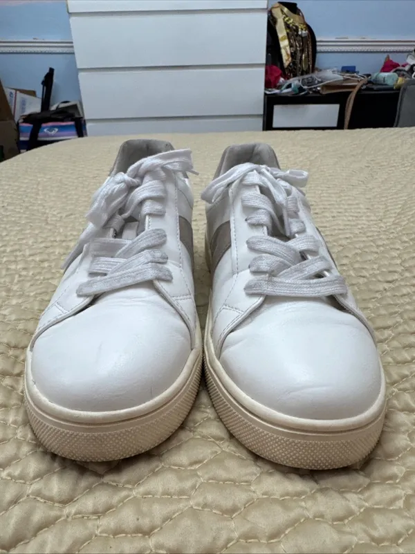 Share Women’s Mia Italia Low Top Sneaker Shoes Sz 8M White & Cream - Image 4
