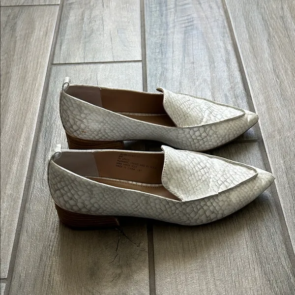 Steve Madden Textured Cream Flats - Image 4