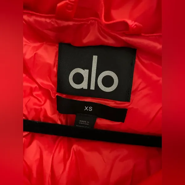 ALO Yoga NWT Cropped Atmosphere Puffer Bright Red Size XS - Image 9