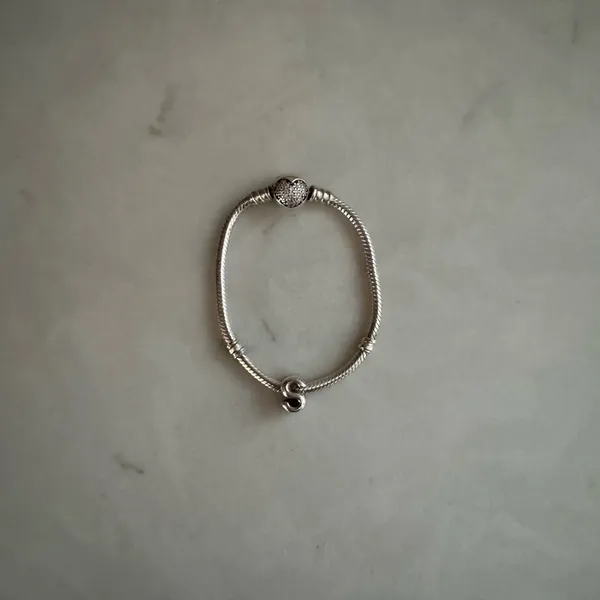 Authentic PANDORA Moments 925 Sparkling Heart Clasp Chain Bracelet- ‘S’ Charm - Image 2