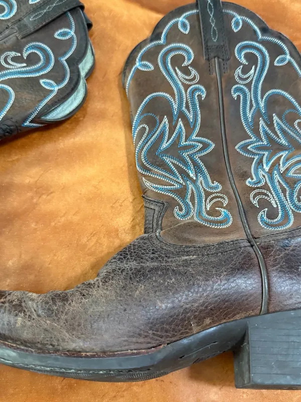 Ariat Legend Brown Leather Western Heeled Boots Turquoise Stitching size 6 - Image 6
