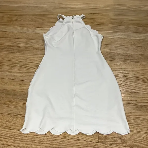 Charlotte Russe White Fitted Scalloped Dress XS - Image 3