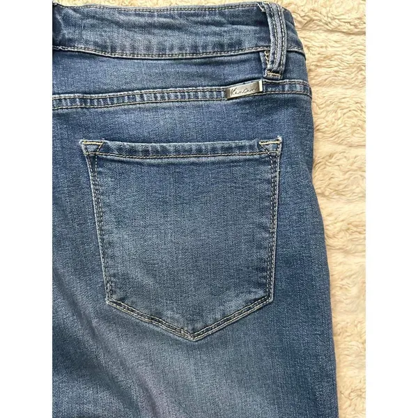 KanCan medium wash high-rise button fly cropped jeans Size 31 - Image 10