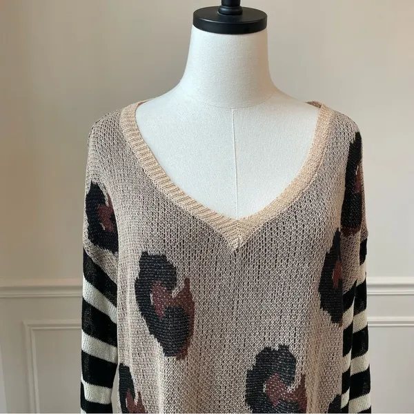 Amaryllis x Ashlee Nichols Leopard Stripe Oversized Lightweight Vneck Sweater M - Image 3