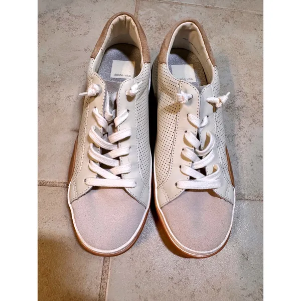 Dolce Vita Womens Perforated Leather Suede Low Top Sneakers Cream Tan Size‎ 7 - Image 2