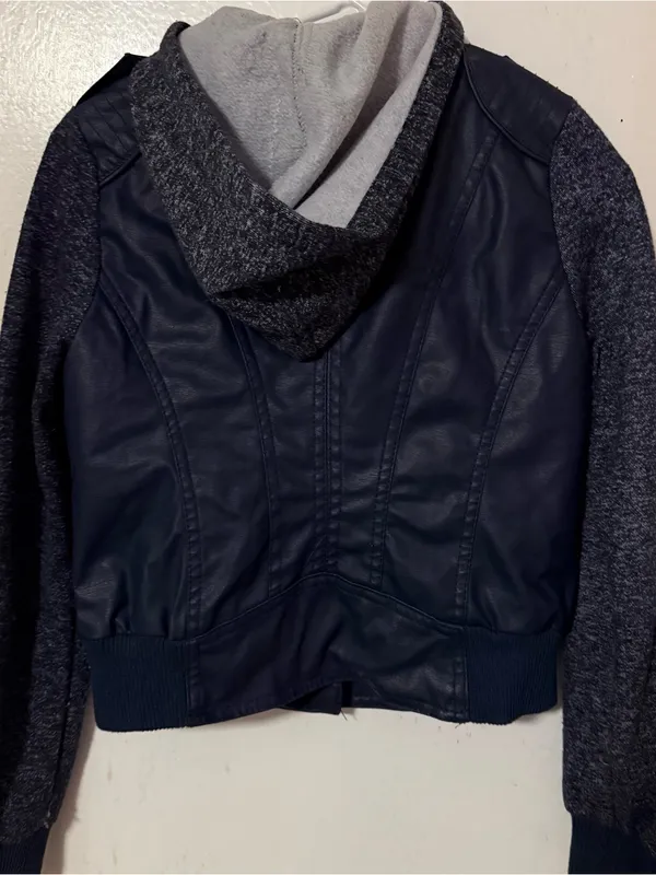 New Look Navy Faux Leather Jacket with Gray Knit Sleeves and Hood - Image 3