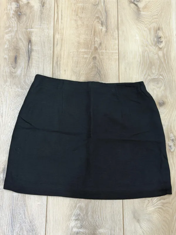 Black Mini Skirt with Side Slit - Image 4