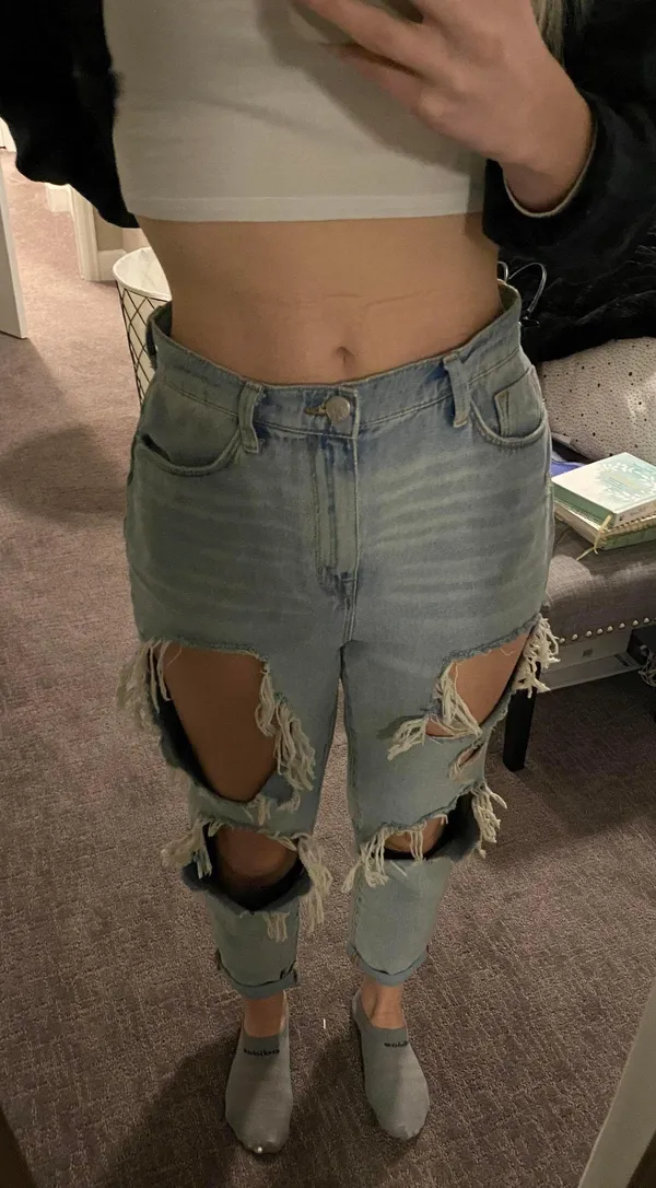 Ripped Mom Jeans - Image 3