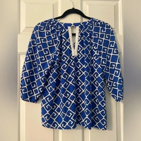 Crown & Ivy Top Womens Blue Geometric Crochet‎ Trim 3/4 Bell Sleeve Petite Small - Image 3