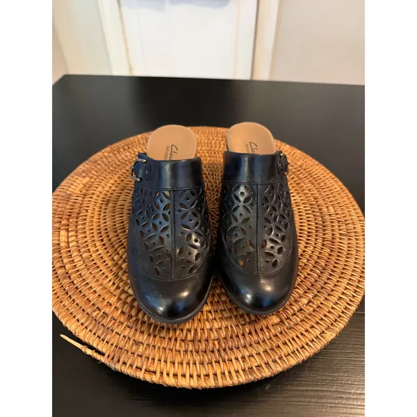 Clarks‎ Bendables Black Leather Laser Cut Floral Clogs Mules Buckle Heels Womens - Image 2