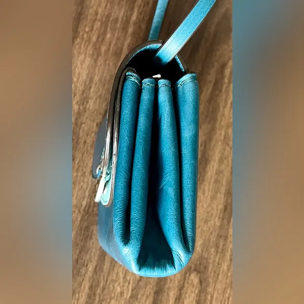 Tory Burch Turquoise Blue Leather and Suede ‘Miller’ Wallet-on-Chain Crossbody - Image 7