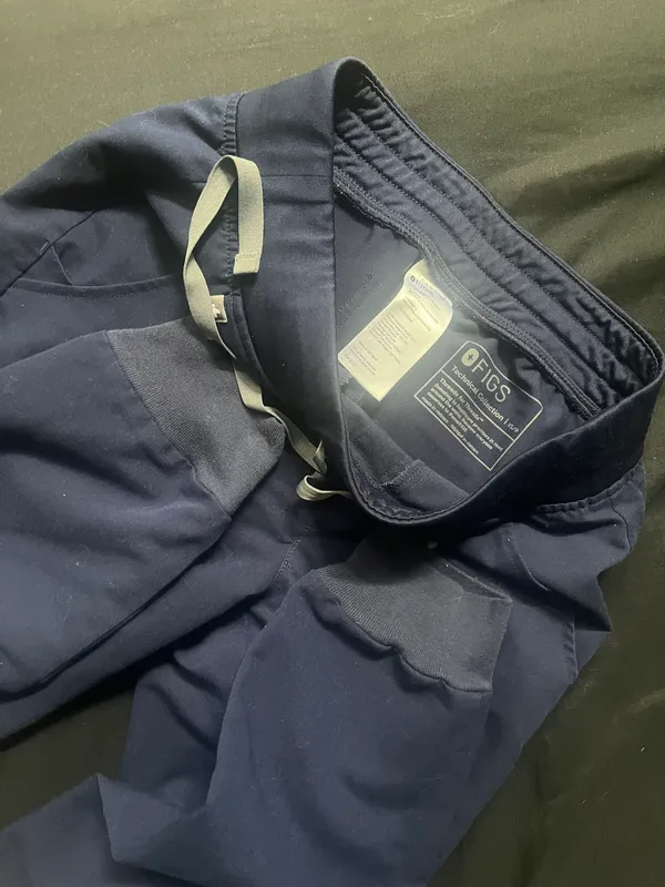 FIGS Jogger Scrub Pants - Image 4