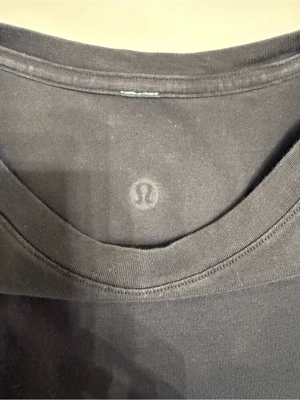 lululemon Black Long-Sleeve Performance Tee Size Medium - Image 5