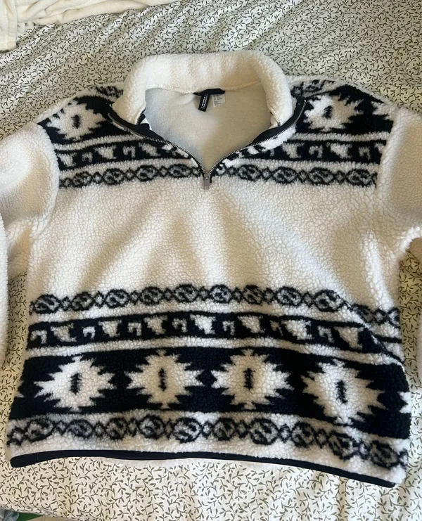 Black And White Quarter-Zip Pullover Fleece - Image 2